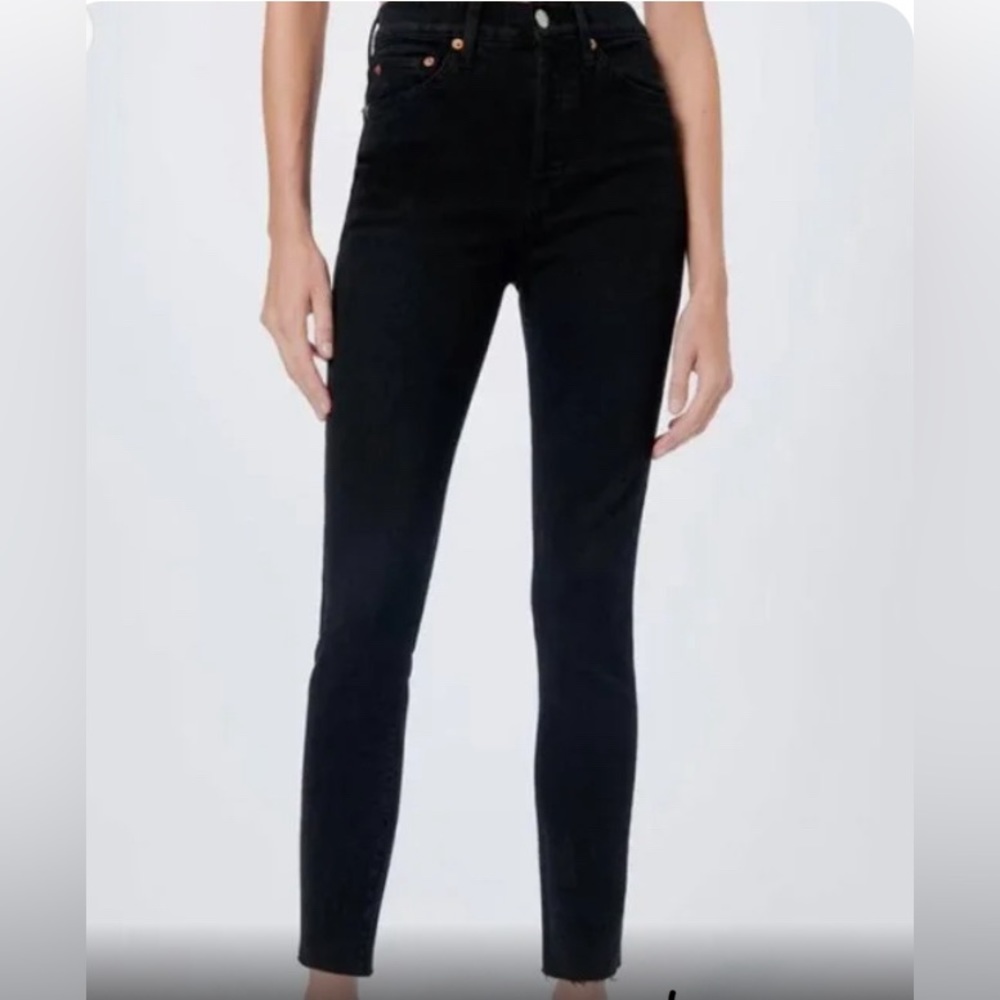 Re/Done skinny Black Velvet jeans .Size 26 Long 39 “ 97% Cotton and 3% expanded.